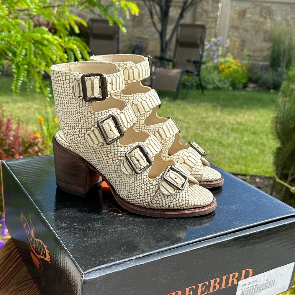 Freebirds by Steven Quail Sandals White Snake Size 6